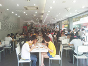 学员正在食堂用餐